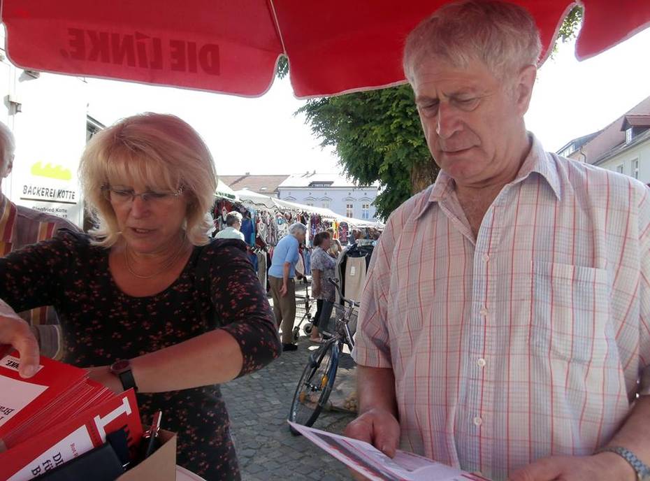 Das Foto zeigt zwei Personen.