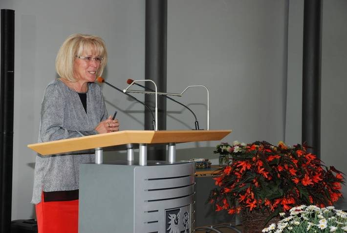 Das Foto zeigt Kornelia Wehlan am Rednerpult.