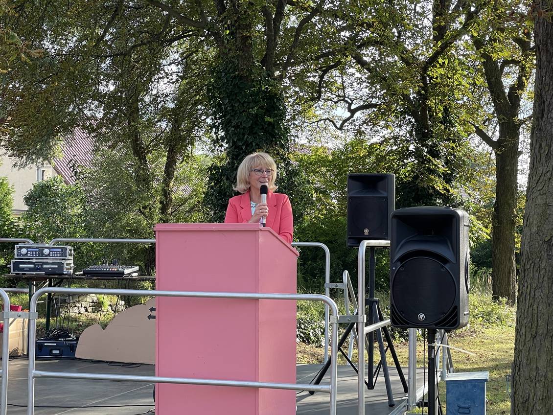 Das Foto zeigt Kornelia Wehlan am Rednerpult.