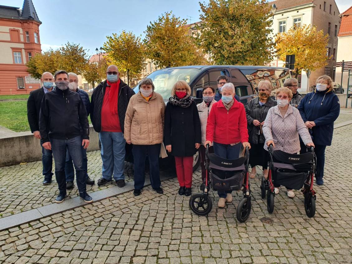 Das Foto zeigt eine Gruppe von Personen.