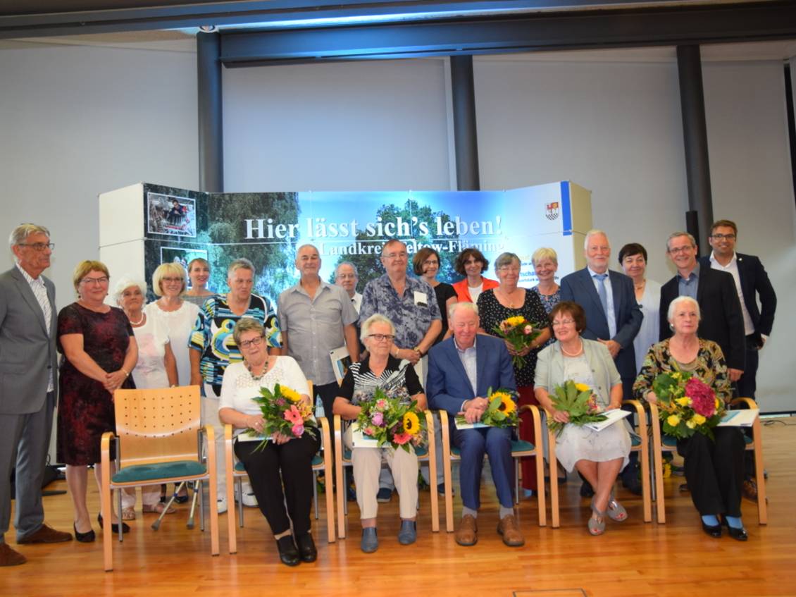 Das Foto zeigt eine Gruppe von Personen.