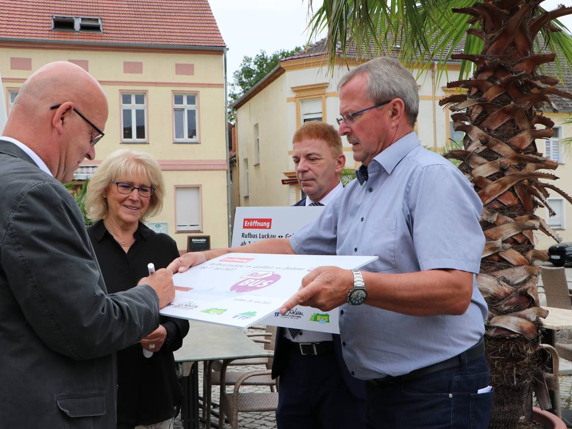 Das Foto zeigt eine Gruppe von Menschen.