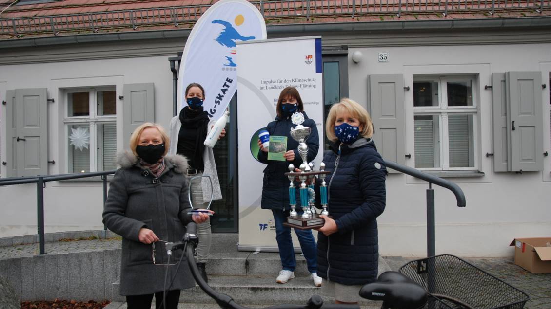Das Foto zeigt eine Gruppe von Personen.