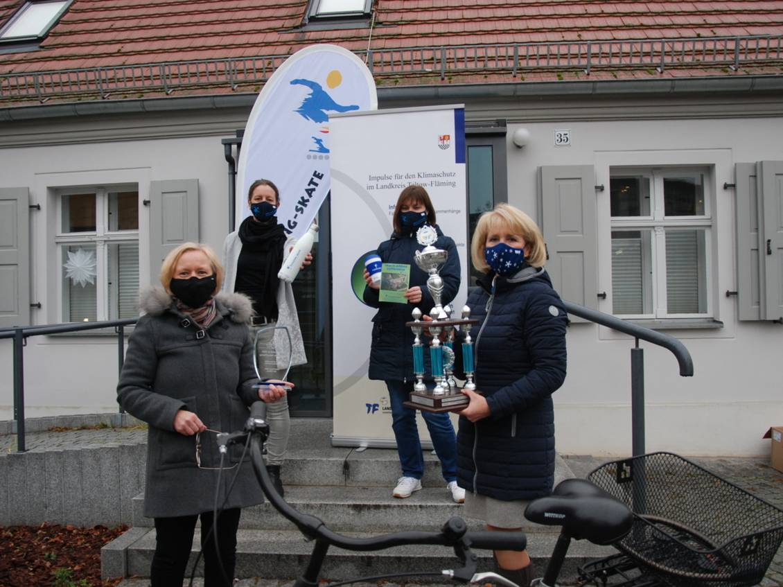 Das Foto zeigt eine Gruppe von Personen.