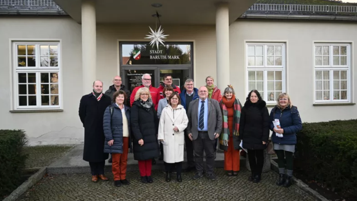 Das Foto zeigt eine Gruppe von Personen.