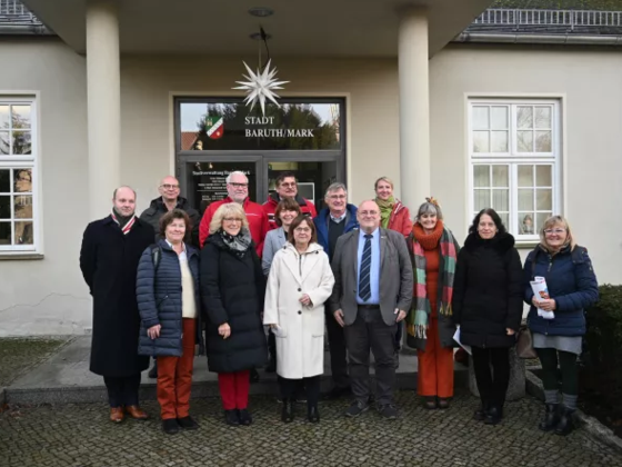 Das Foto zeigt eine Gruppe von Personen.