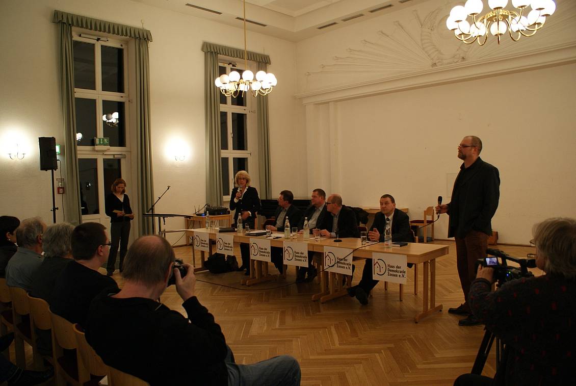 Das Foto zeigt eine Gruppe von Personen.