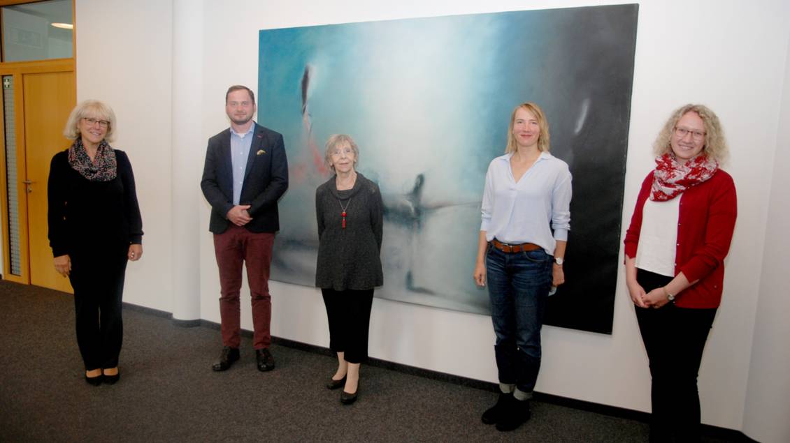 Das Foto zeigt mehrere Personen.