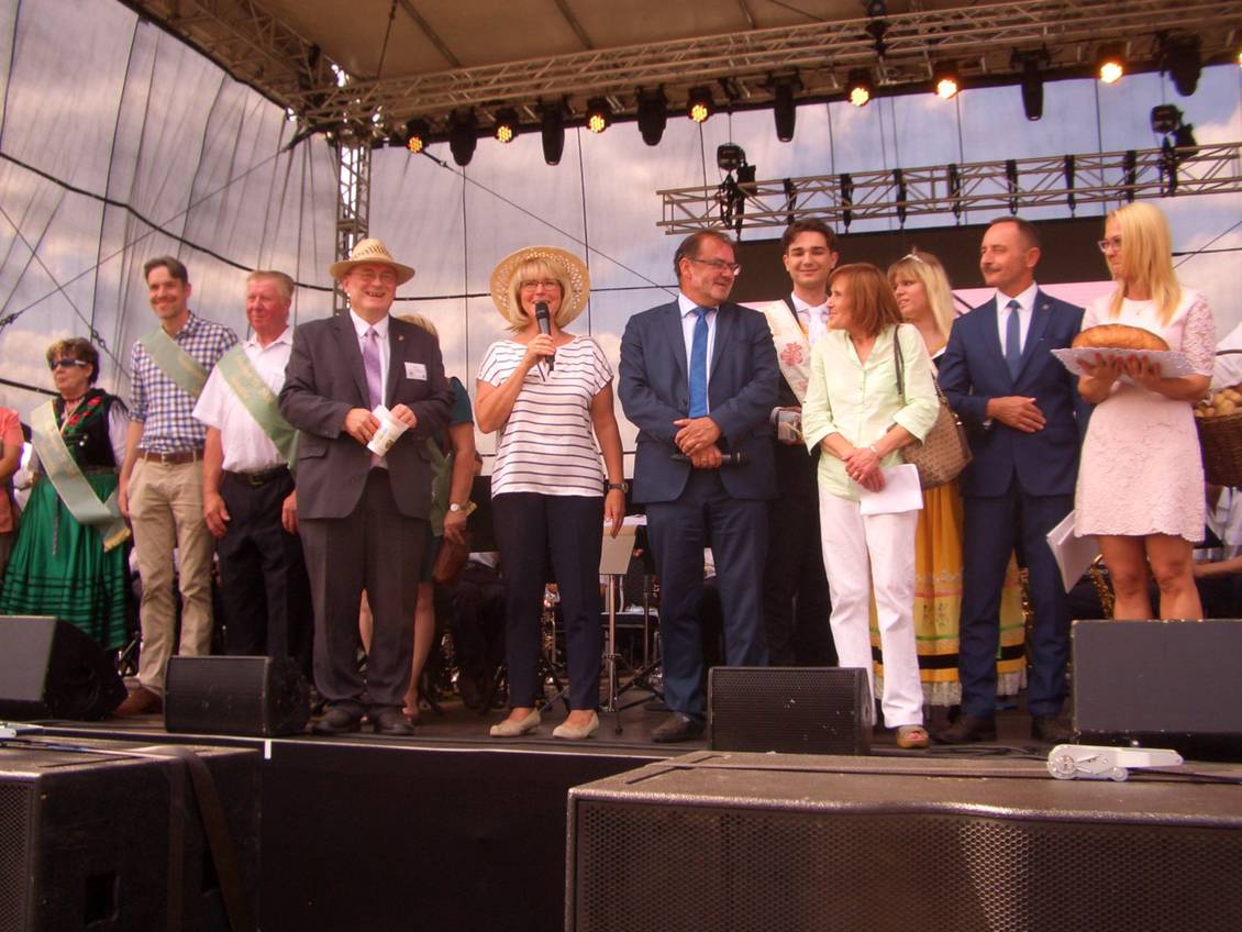 Das Foto zeigt eine Gruppe von Personen.