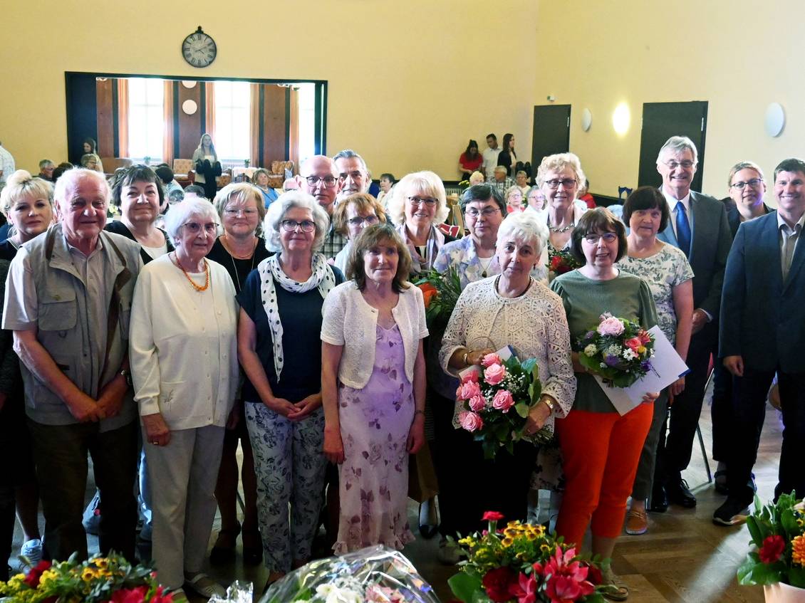 Das Foto zeigt eine Gruppe von Personen.