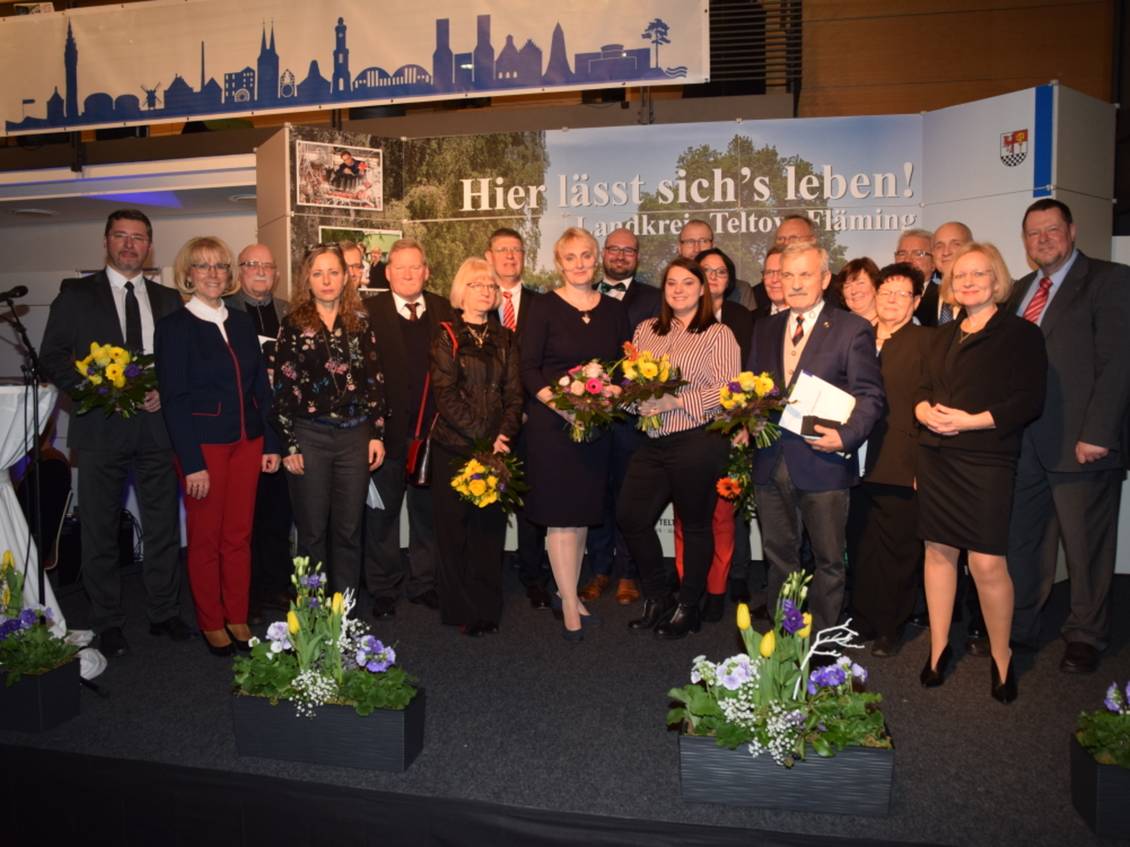 Das Foto zeigt eine Gruppe von Personen.