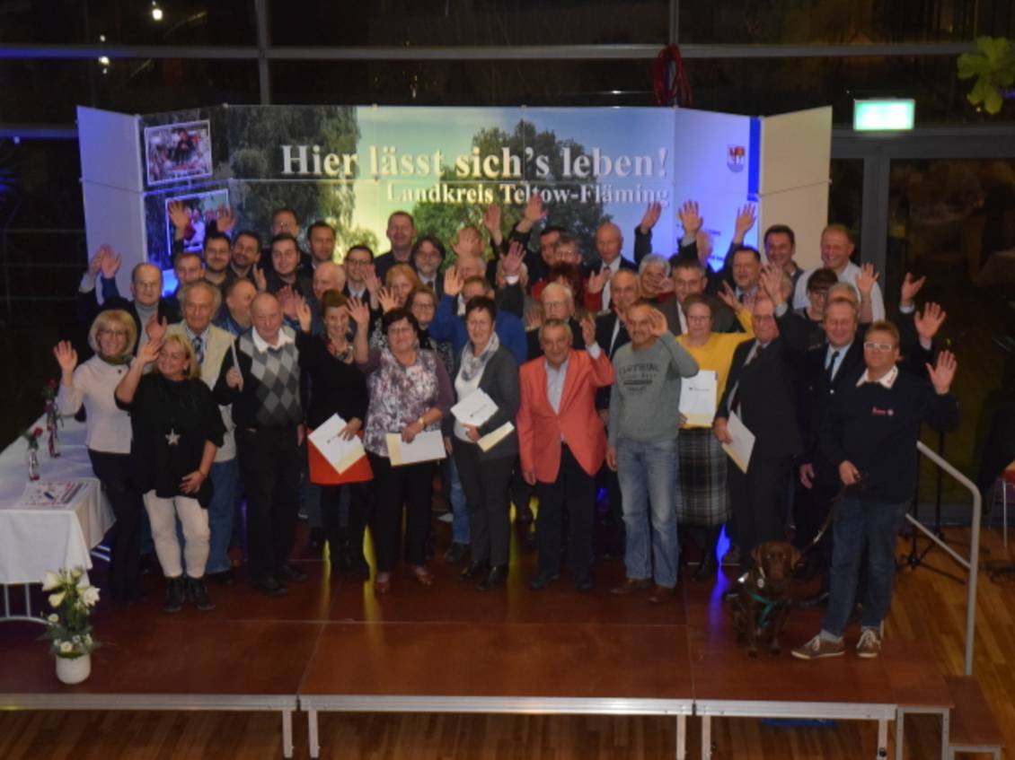 Das Foto zeigt eine Gruppe von Personen.