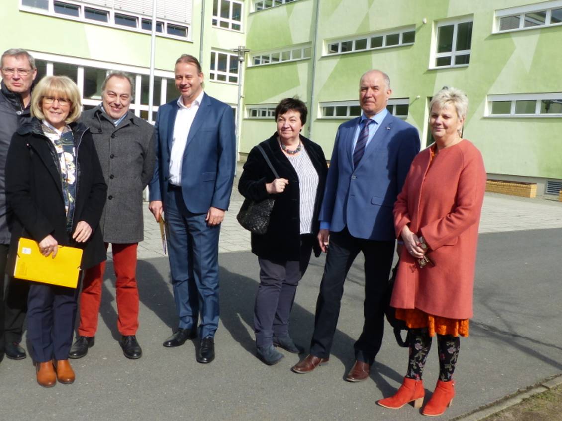 Das Foto zeigt eine Gruppe von Personen.