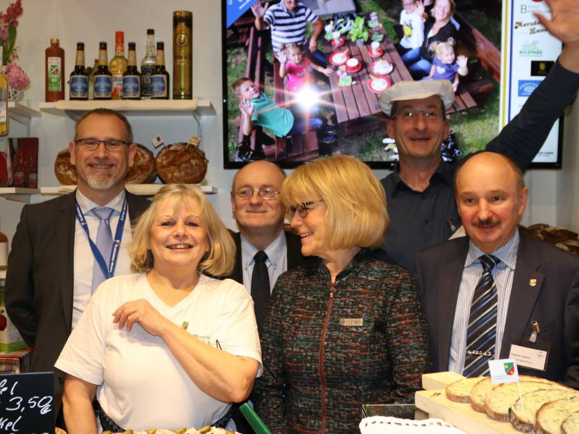 Das Foto zeigt eine Gruppe von Personen.